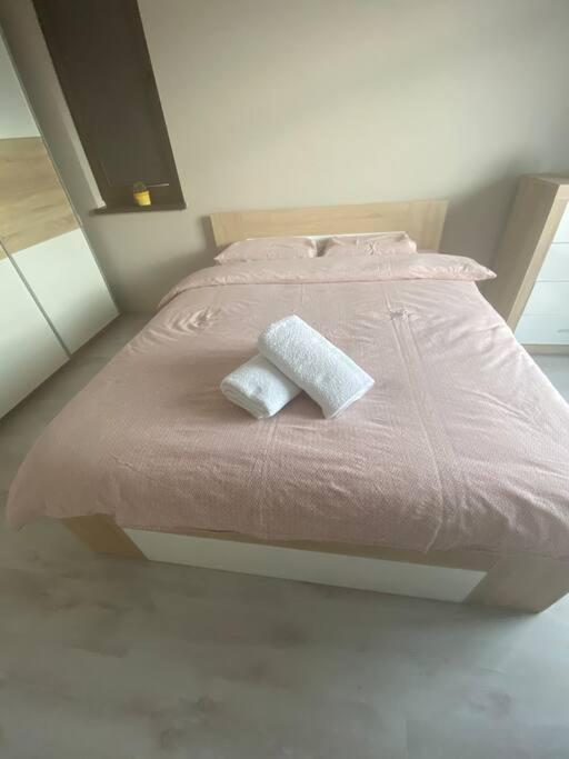 Sunny Spacious Apartment In A Great Location Kazanlŭk Buitenkant foto