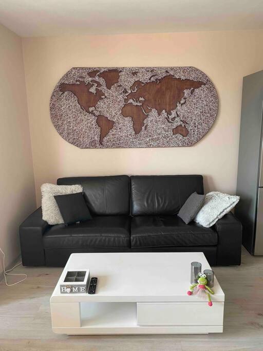 Sunny Spacious Apartment In A Great Location Kazanlŭk Buitenkant foto