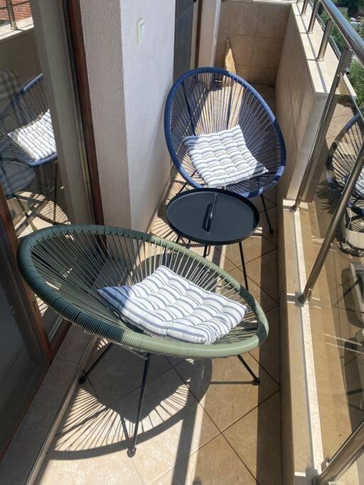 Sunny Spacious Apartment In A Great Location Kazanlŭk Buitenkant foto