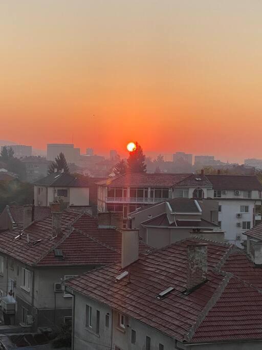 Sunny Spacious Apartment In A Great Location Kazanlŭk Buitenkant foto