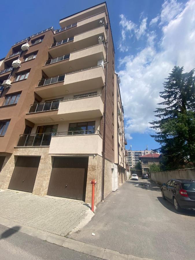 Sunny Spacious Apartment In A Great Location Kazanlŭk Buitenkant foto